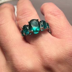 💚EMERALD RING💚 NWT